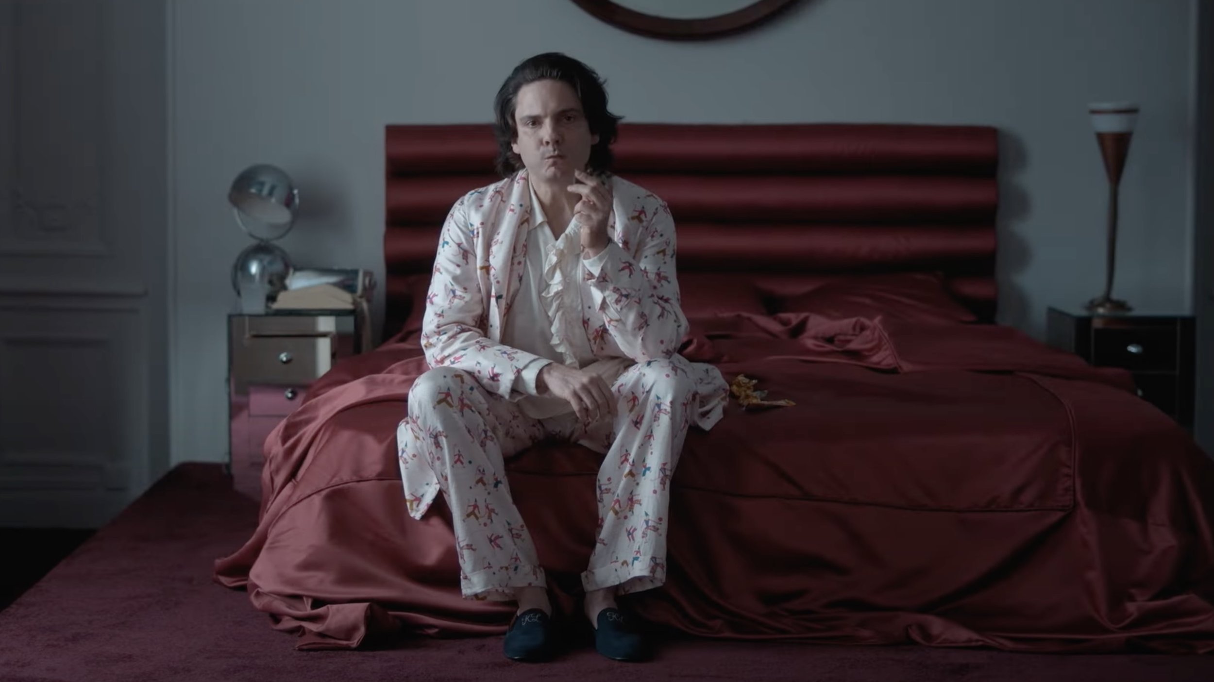 Hinh anh 8: Becoming Karl Lagerfeld: Huyen thoai duoc tai hien tren man anh